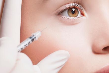 injection de vitamines pour hydrater et donner de l'éclat au visage